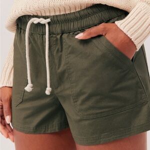 EUC Pact Women’s Twill Drawstring Short sz M
